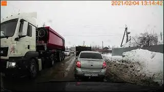 пусть весь мир подождет -  водила хочет жрать