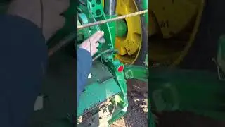 Ответ подписчику. Откуда сливать масло гидравлики на John Deere 8430?