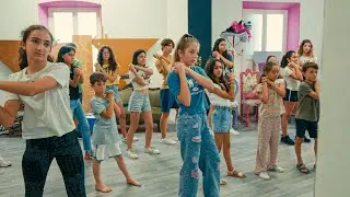 Dietro le Quinte e Coreografia della canzone la Tropicana - Ameli