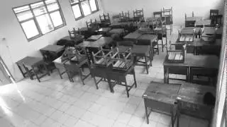 SERAM!!! Di dalam ruang kelas kursi & meja bergerak sendiri