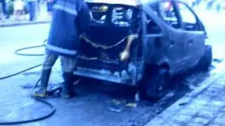 Carro pega fogo no agua verde, curitiba