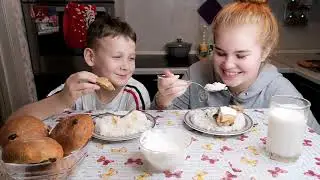 Мукбанг Курица с рисом/Маша опять готовит/Снимаем на телефон Маши