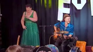 Andy Twyman - W*nking Your Pain Away (Live with sign language interpreter)