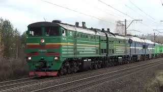 Тепловозы 2ТЭ10М-3422+3452 и 2ТЭ116-933 с грузовым поездом