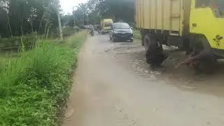 info yang mau ke bahuga pisang baru jalan macet ada mobil sawit tebalik