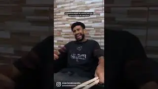 O Baterista depois de ensaiar uma das cinco músicas do repertório 🥁