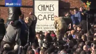 4 Thousands take part in annual Shrovetide Football game