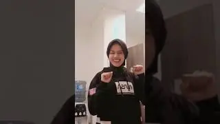 cewek cantik berjilbab maen tiktok