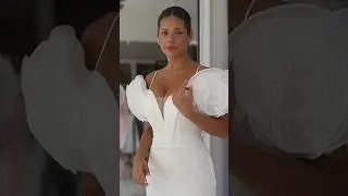 Приталенное свадебное платье на тонких бретелях. 