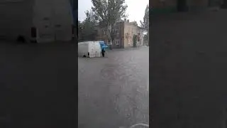Ливень превратил автомобили в Мелитополе в подводные лодки