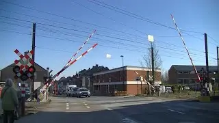 Spoorwegovergang Haaltert (B) // Railroad crossing // Passage à niveau