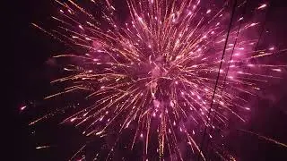 Салют народ  С Новым годом!  запускаем фейерверк