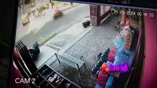 Aksi maling HP terekam cctv toko