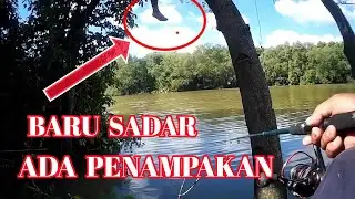 LAGI ASIK MANCING, DIATAS ADA KAKI GOYANG GOYANG