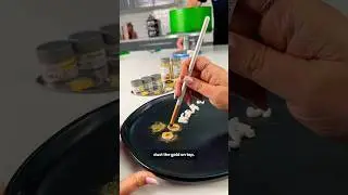 The Easiest Way To Apply Edible Luster Dust! ✨✨ #cakedecorating #cookieart