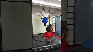 Kya timing hai 