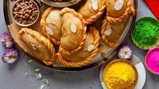 होली मुबारक दोस्तो | बिना फालतू मेहनत हलवाई जैसी खस्ता गुजिया बनाने का तरीका |Holi Special gujiya||