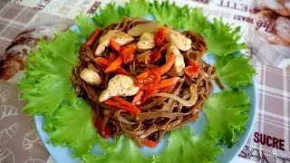 Гречневая лапша с овощами и курицей