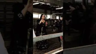 ПЬЮ МОЛОКО НА ФЕРМЕ С КОЗАМИ … 