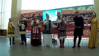 Поет ансамбль 