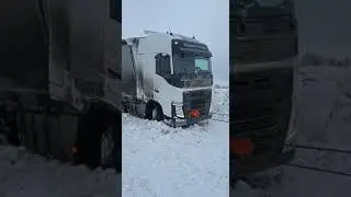 парни с Уфы приехали вытащили с копкана снежного фуру