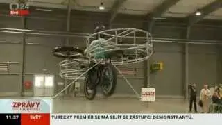 ČT24 záznam - Létající kolo se vzneslo v pražských Letňanech!