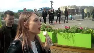 Девочка пошла на сцену) Это Русь 