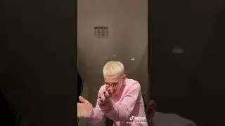 Даня Милохин кривляется