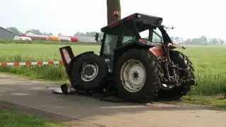 Botsing tussen twee tractoren op Hammingerweg