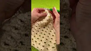 How do you like to hold your crochet hook? 🧶 