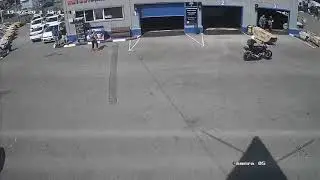 Мотоциклист решил понтанутся, но улетел под фуру.