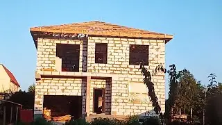 Шатровая крыша, реально можно построить в одиночку.