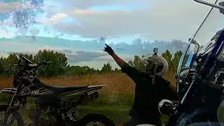 По полям