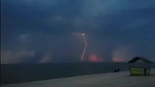 Молния в районе косы Долгая