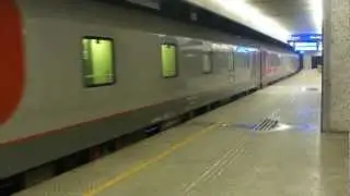 Russian Train Moscow - Paris at Warszawa Centralna Station ( поезд Москва - Париж )