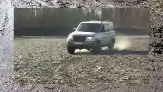 #192. УАЗ патриот гоняет по гравию [АВТО 4x4]