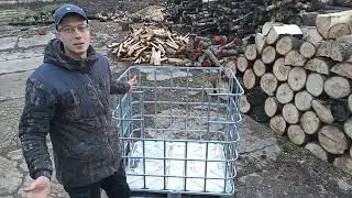 Раскалываю комель по просьбе подписчика. Трансформация еврокуба в практичные корзины для дров.
