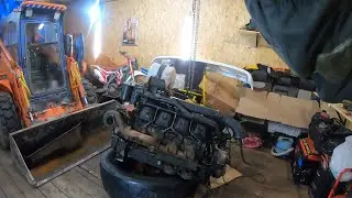 I'm disassembling the engine. What's wrong with the crankshaft?