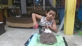 Explosión del volcán con cola
