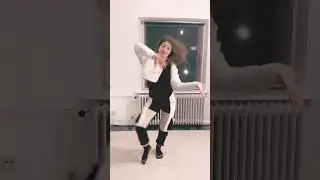 Wenn ich alleine zu Hause bin 😂#wakawaka #shakira #dance #dancevideo