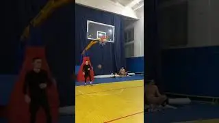 данк с ведения с ростом 180 на кольцо 305 #slamdunk #dunk #данк #jump #basketball #баскетбол #shorts