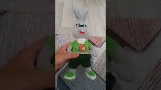 Заяц с надписью ну погоди.