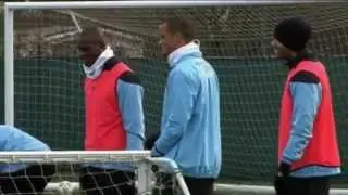 Balotelli   If you throw a banana at me, I will kill you