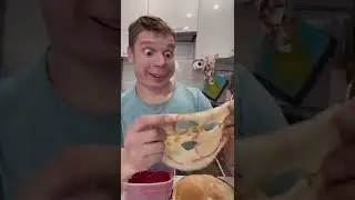 МАЛОЙ ПОКУШАЛ БЛИНОВ 😂