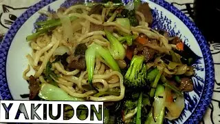 YAKI UDON - (焼きうどん) udon frito com verduras carnes e legumes