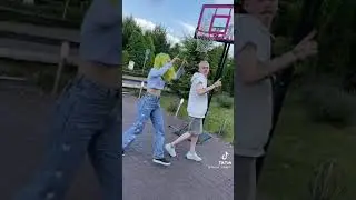 ДАНЯ МИЛОХИН И ЛИАНА ИГРАЮТ В БАСКЕТБОЛ 🏀❤️