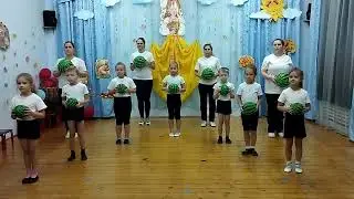 Танцевально - спортивная композиция с мячами. Педагоги + дети