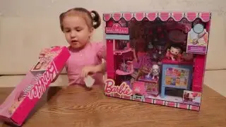 Открываем и играем с куклой Barbie и Салоном для питомцев