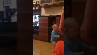 Топ топ топает малыш