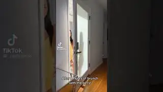 Девушка какает🍑💩😋😋 